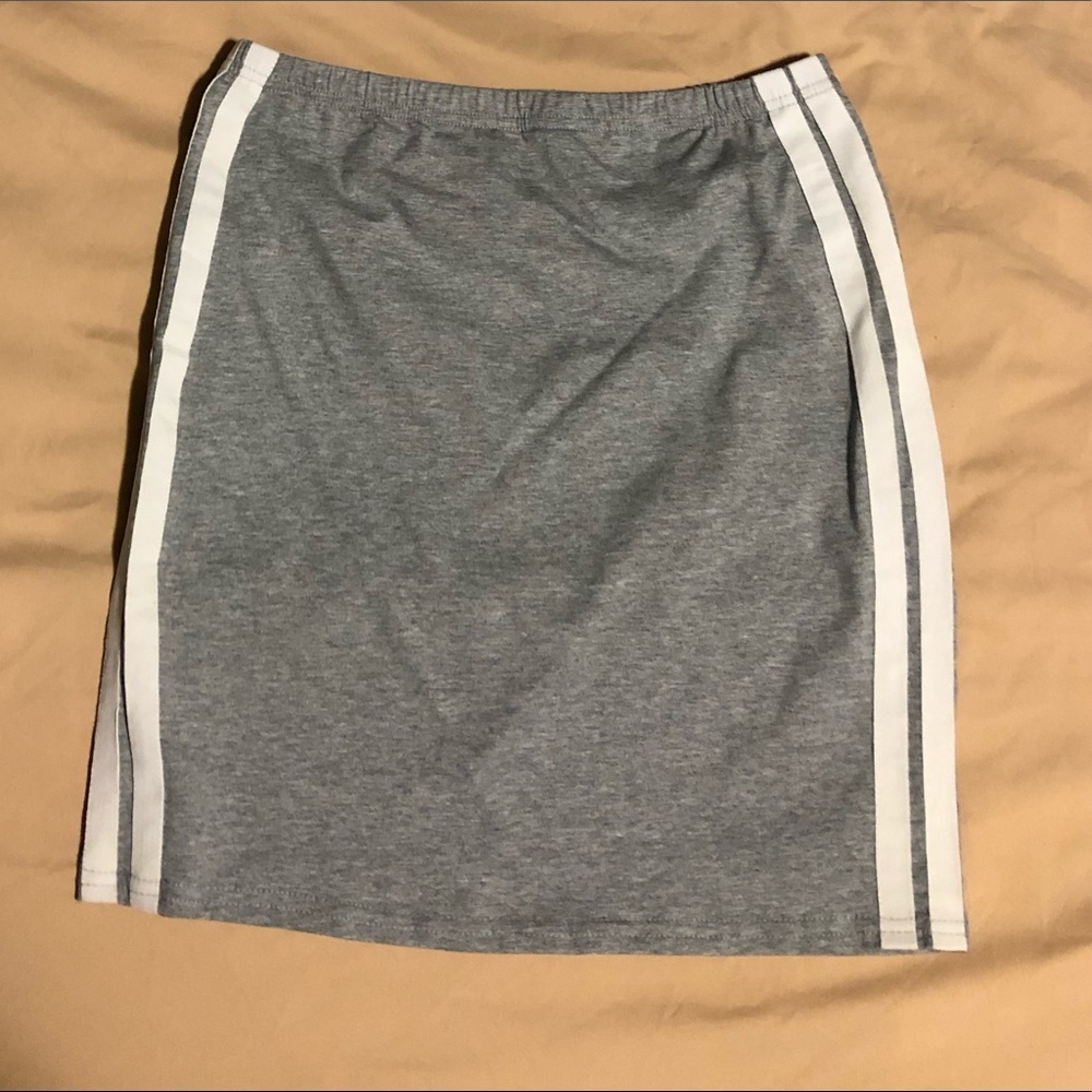 Two piece set - Picture 2 of 2